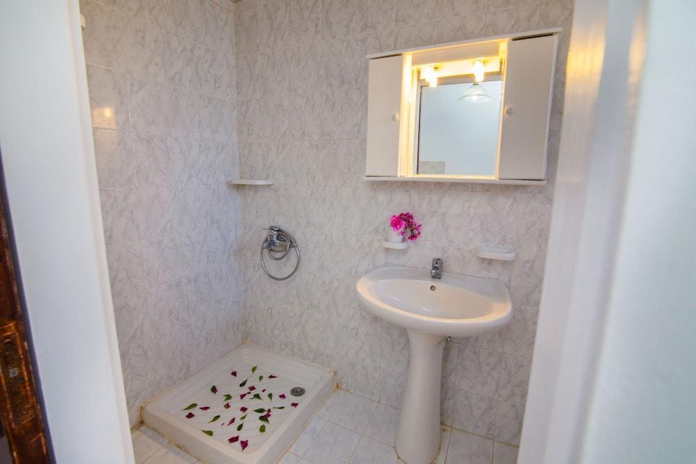 Villa Doris ลากานาส ภายนอก รูปภาพ